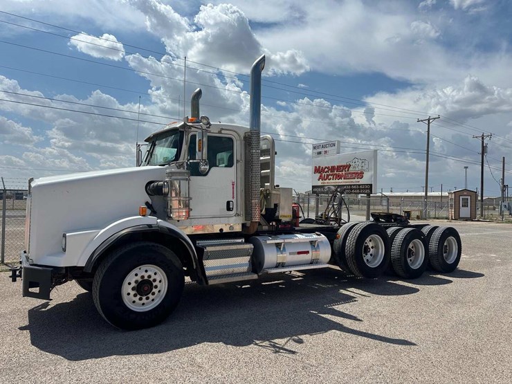 2008-kenworth-t800-image-1