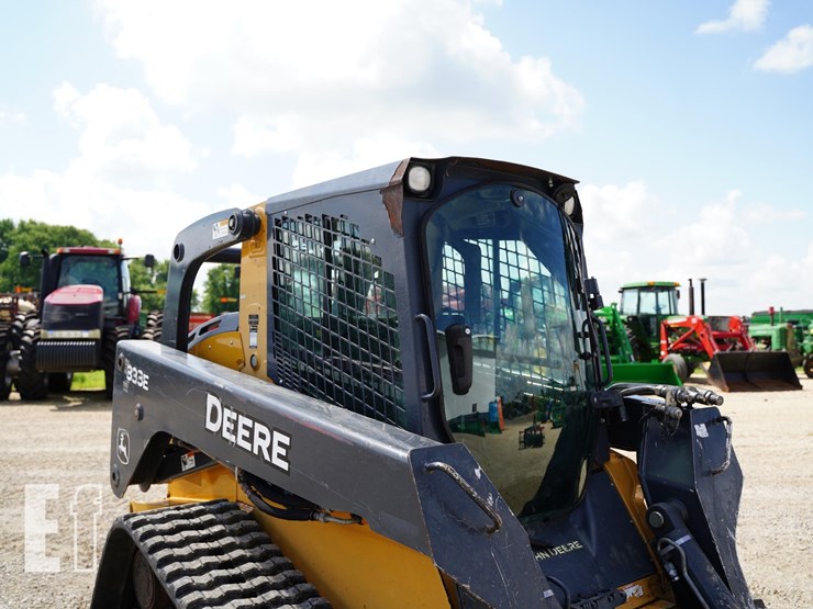 2015-deere-333e-image-15