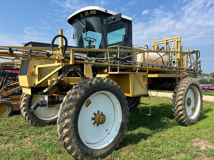 rogator-664-sprayer-image-6