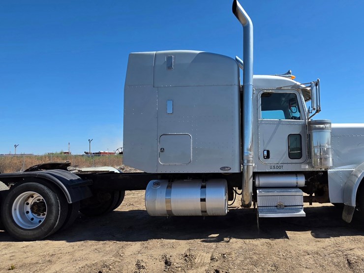 2007-peterbilt-379-image-12