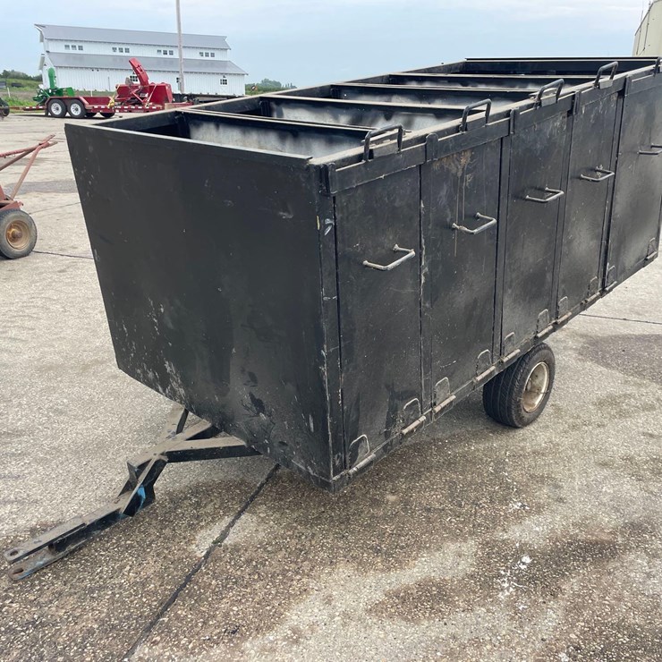 4ft x 8ft Pull Type Calf Carrier