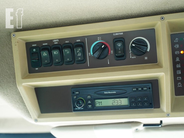 2005-john-deere-9660-sts-image-36