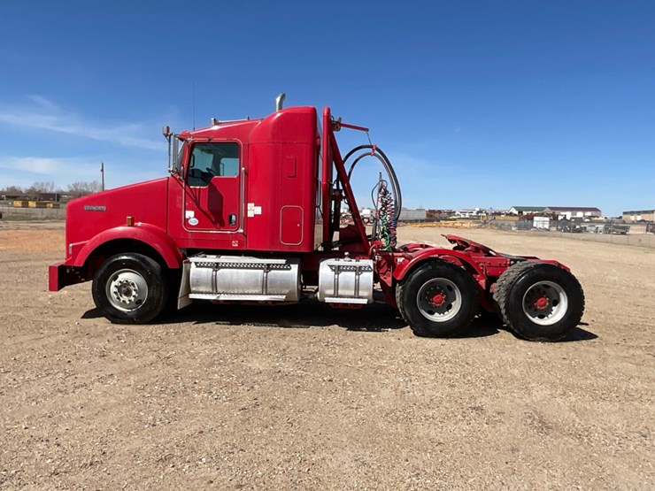 2011-kenworth-t800-image-3