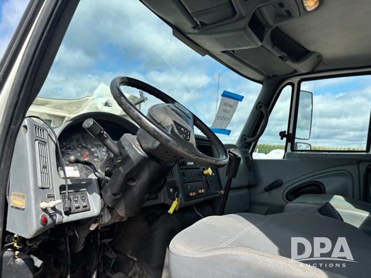 2007-international-durastar-4300-image-45