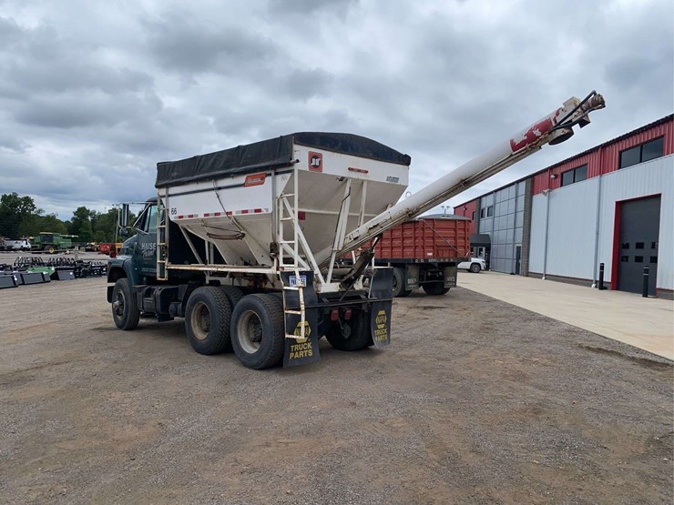 1988-international-dry-fertilizer-truck-image-7