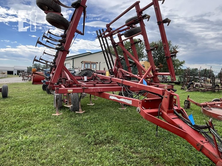 case-ih-4300-image-3