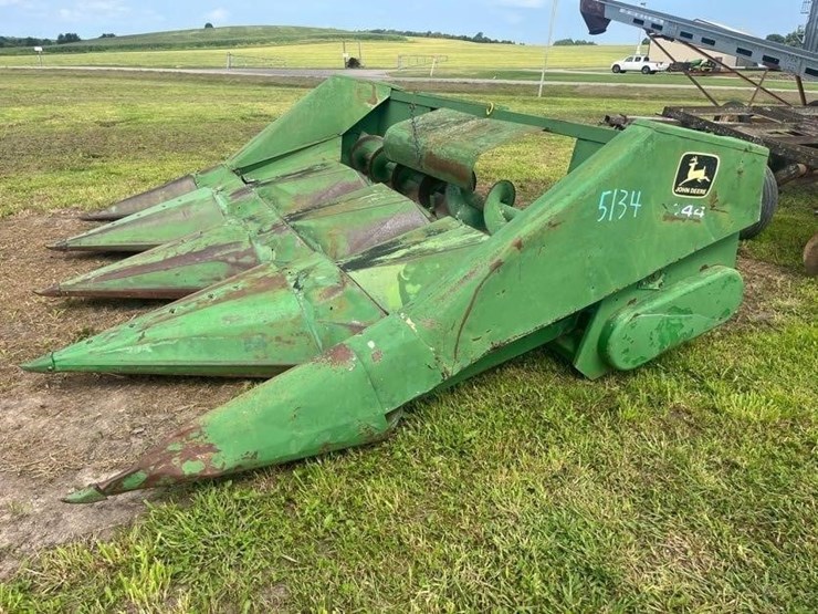 john-deere-444-image-1