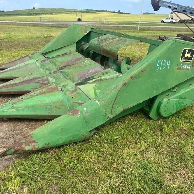 JOHN DEERE 444