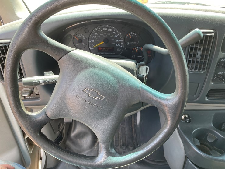 #4731-•-2000-chevy-box-van-(wi-title-in-delay)-image-13