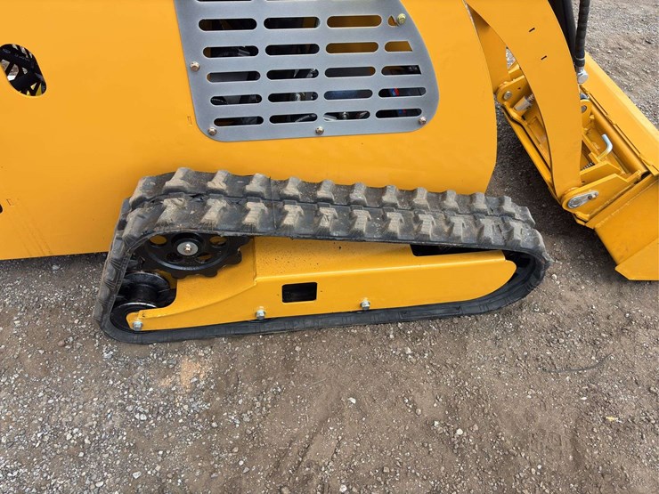 sdll30-stand-on-skid-loader-image-11