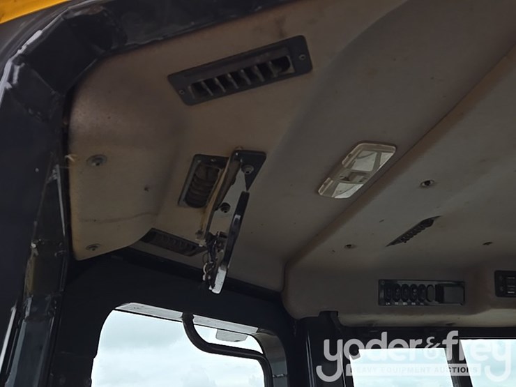 2020-komatsu-d61px-24-image-53