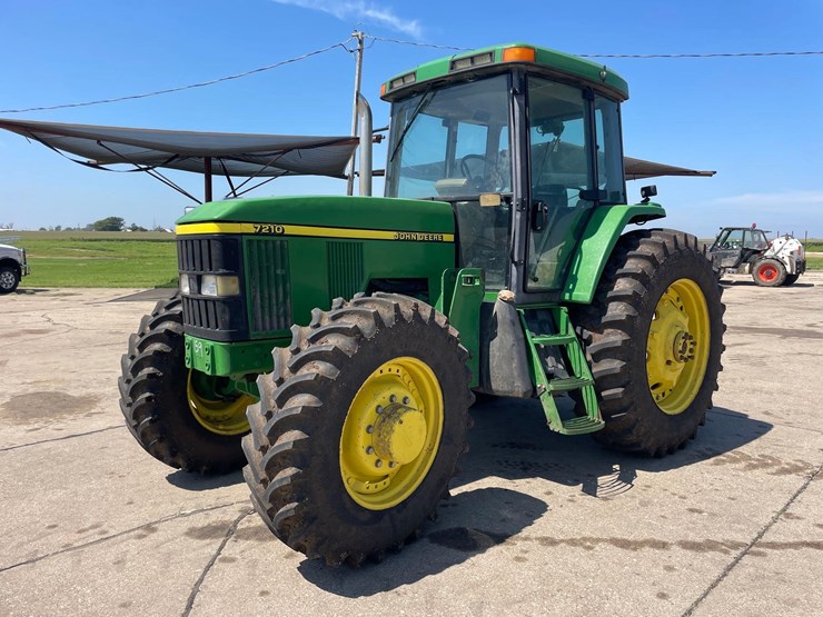 john-deere-7210-image-1