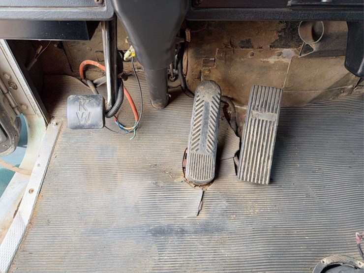 2001-kenworth-t300-image-50