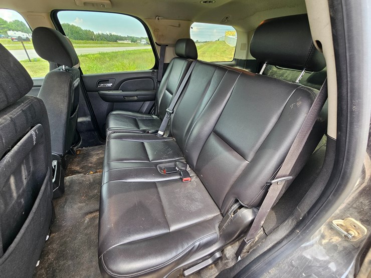 2010-chevrolet-tahoe-image-46
