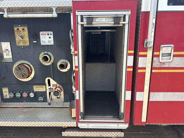 2003-pierce-tilt-cab-fire-truck-image-17
