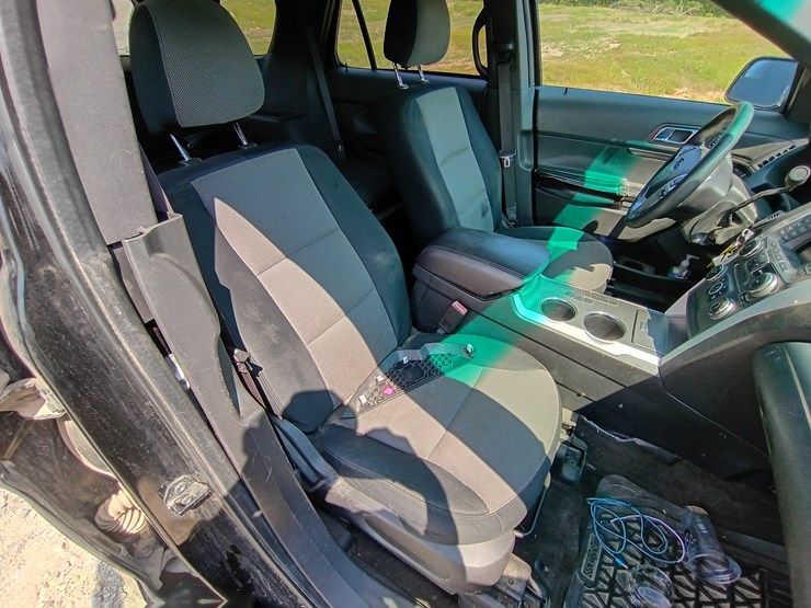 2014-ford-explorer-image-31