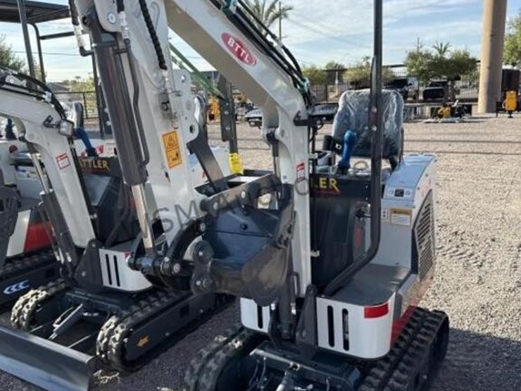 battler-et12m-mini-excavator-image-2