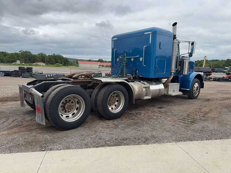 2008-peterbilt-388-image-3
