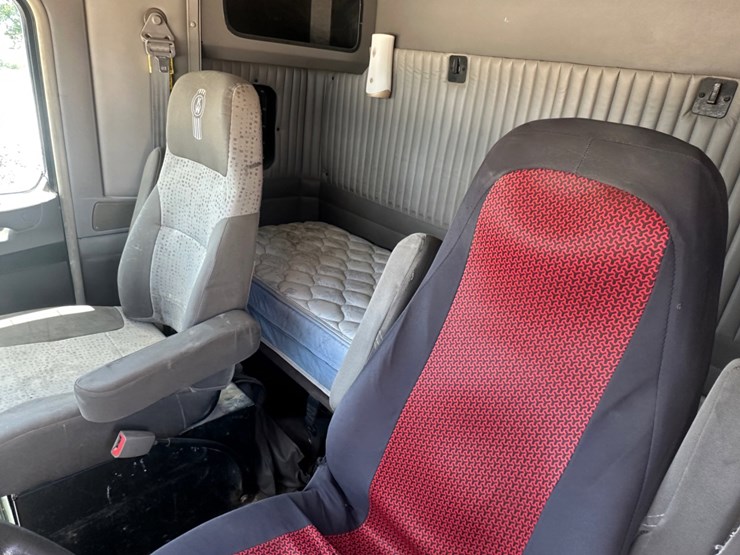 2016-kenworth-t660-image-13