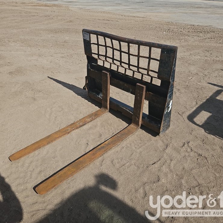 Pallet Forks to suit Skidsteer