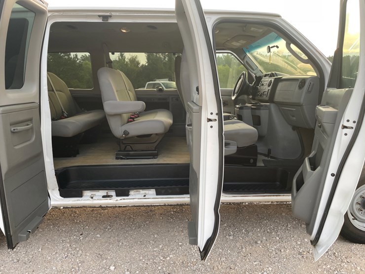 2014-ford-e350-image-6