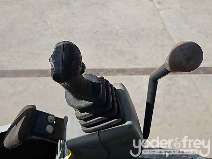 bobcat-e32-image-32