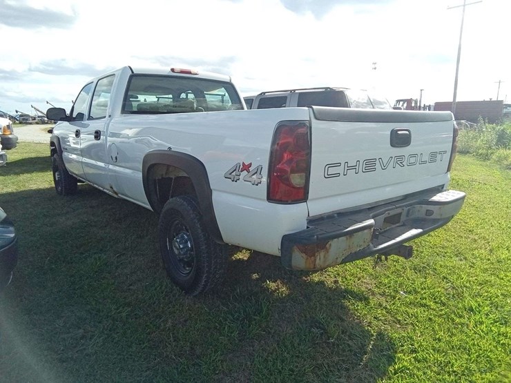 2004-chevrolet-2500hd-image-9