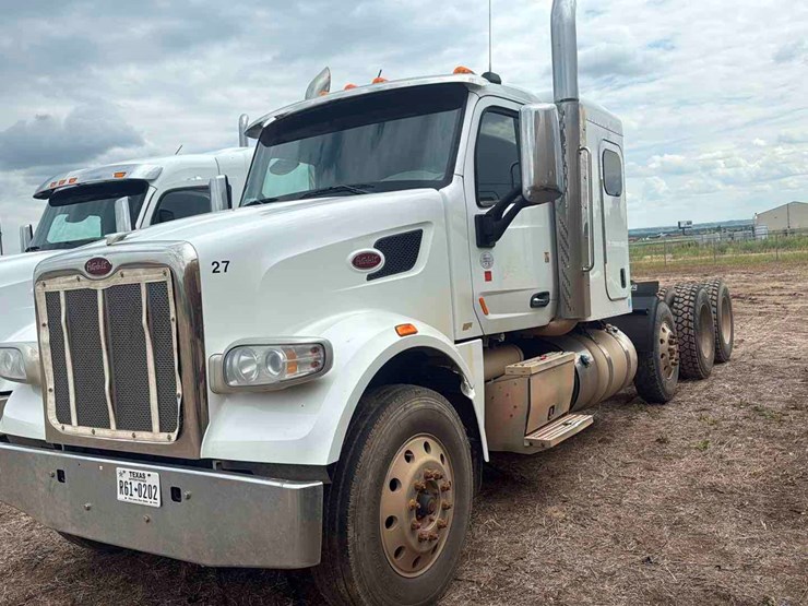 2019-peterbilt-567-image-1