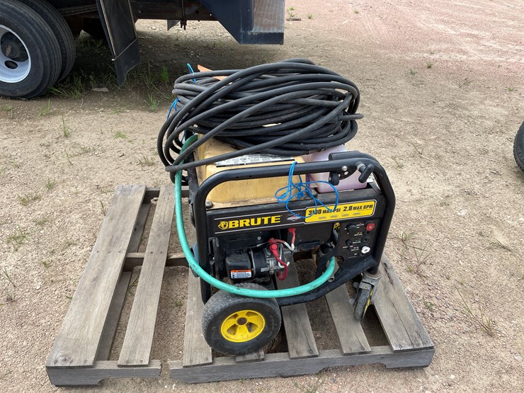 #4739-•-brute-pressure-washer-image-1