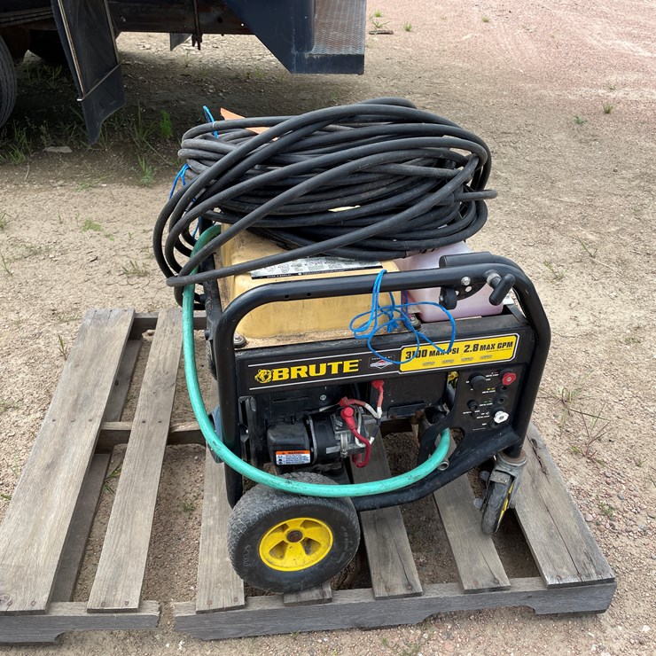 #4739 • Brute Pressure Washer