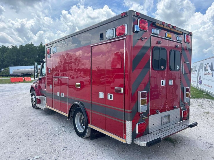2009-freightliner-m2-106-medtec-ambulance-image-4