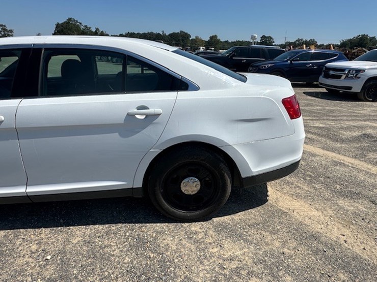 #23001-•-2017-ford-taurus-image-14