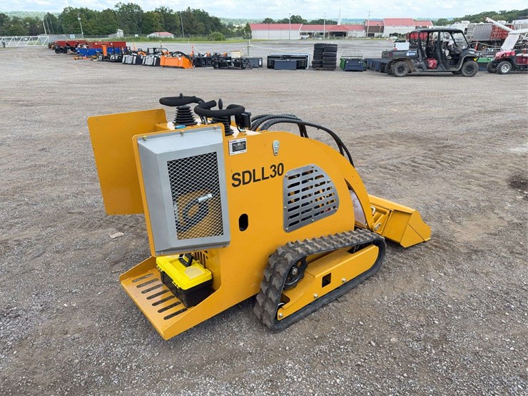 sdll30-stand-on-skid-loader-image-3