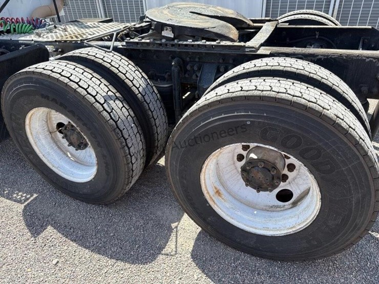 2006-kenworth-t300-image-8
