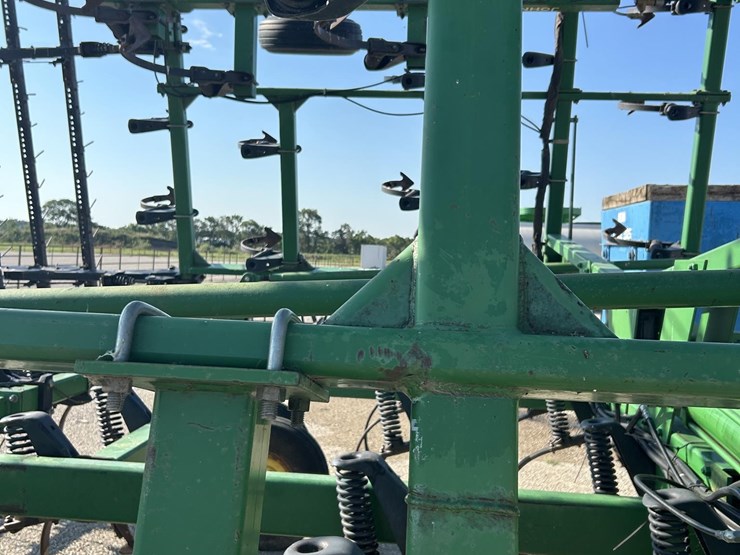 2004-john-deere-2210-image-18