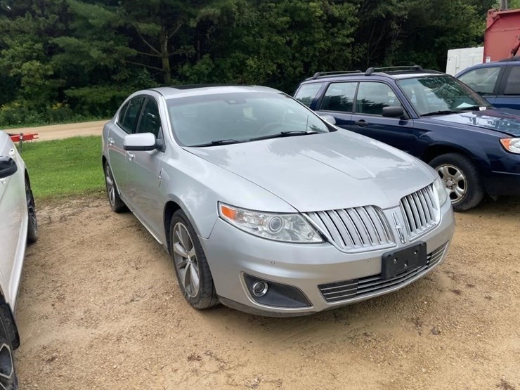 2009-lincoln-mks-car-image-3