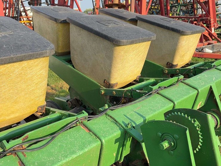 john-deere-7000-image-10