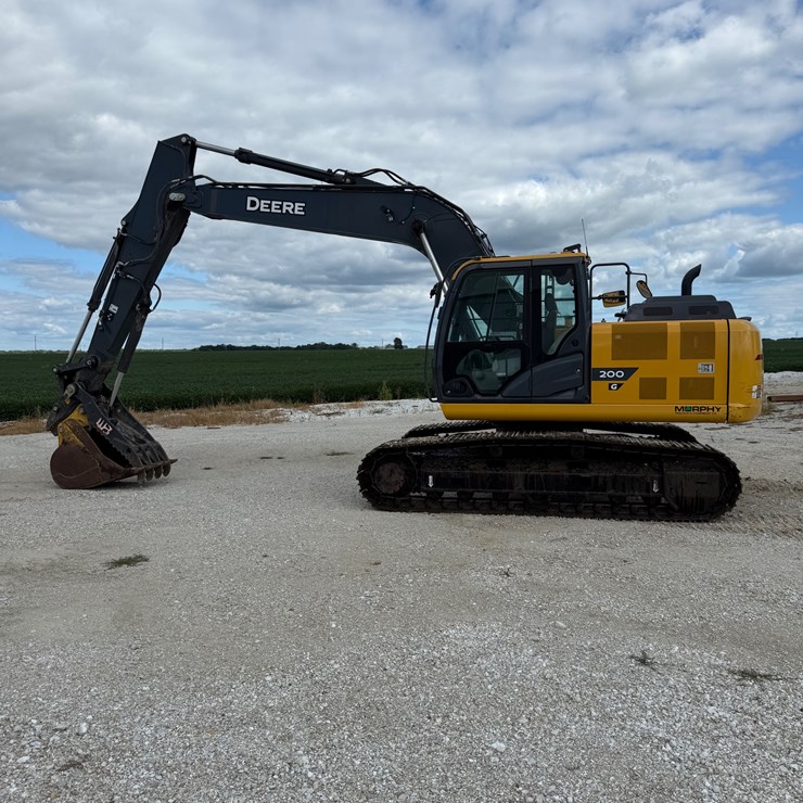 2023 DEERE 200G