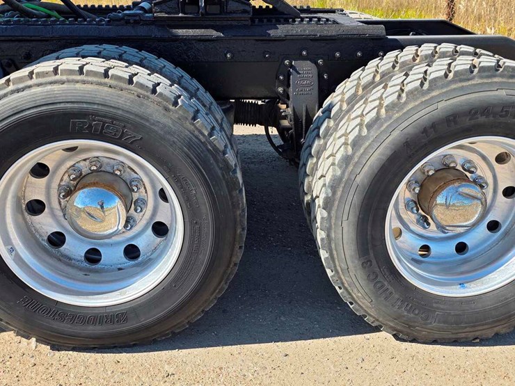 peterbilt-389-image-21