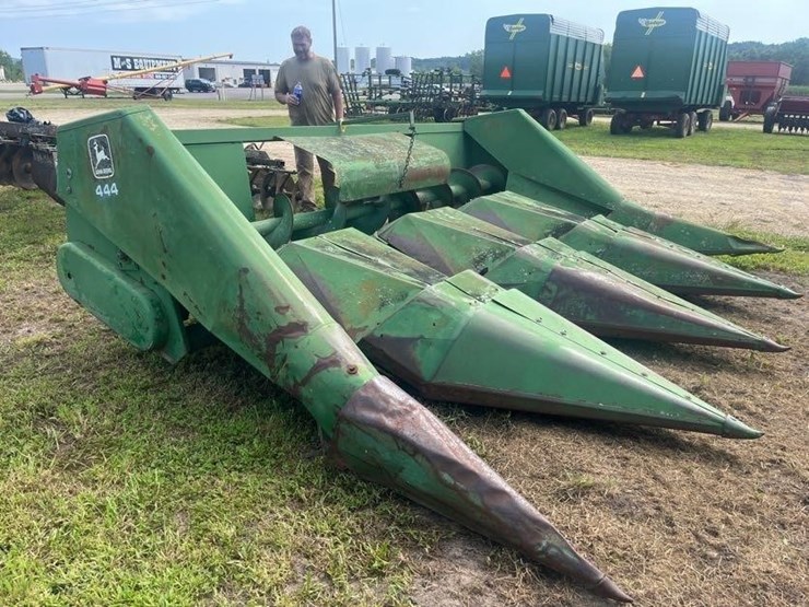 john-deere-444-image-4