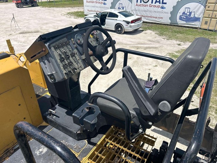 2012-caterpillar-at1055e-track-asphalt-paver-image-20