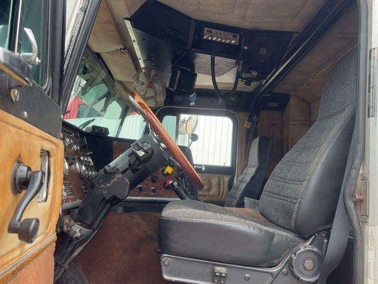 1997-peterbilt-362-image-28