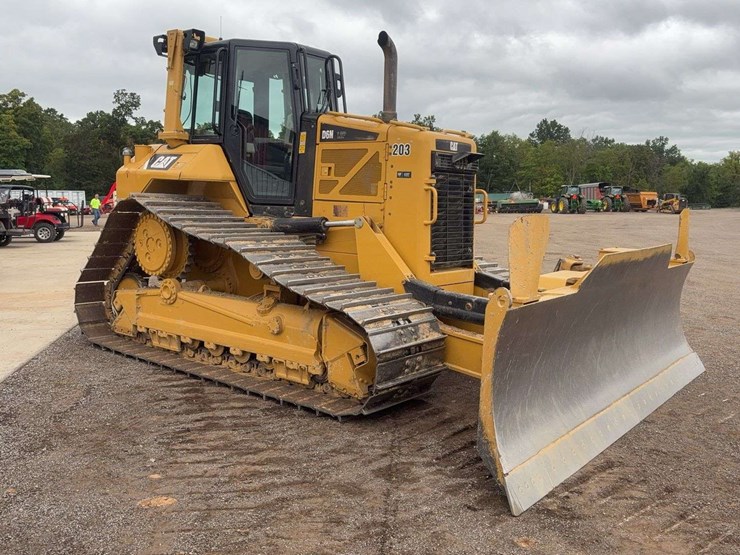 2013-cat-dgn-lgp-dozer-image-2