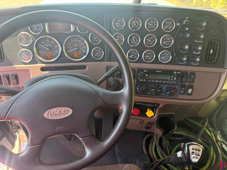 2015-peterbilt-389-image-7