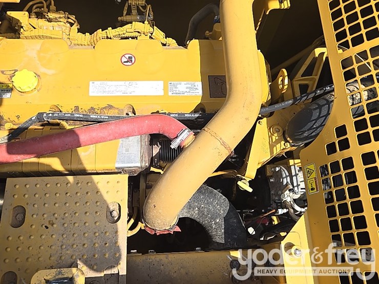 2021-caterpillar-349-image-64