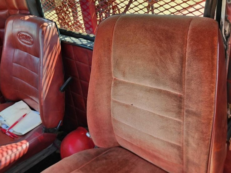 year:-1986-make:-peterbilt-model:-359-vehicle-type:-truck-mileage:-showing-335,508-drive-line:-6x4-image-47
