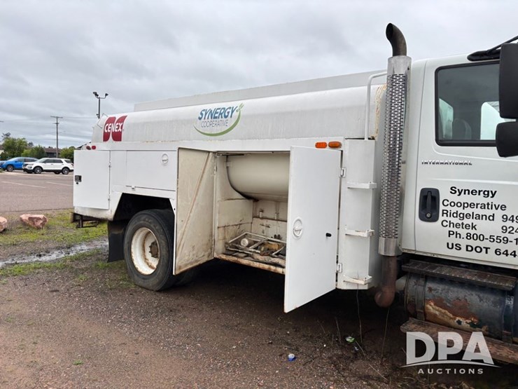 2002-international-durastar-4400-image-38
