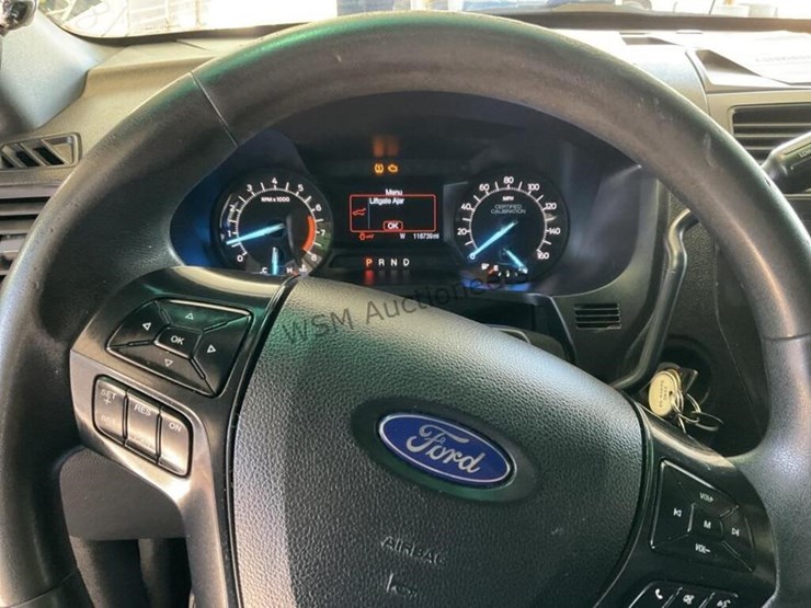 2016-ford-explorer-image-16