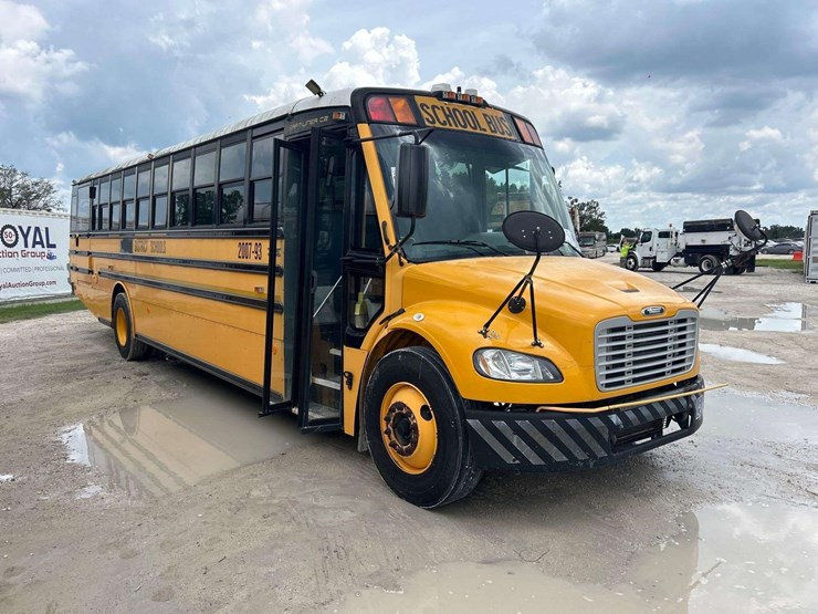 2008-freightliner-b2-image-2