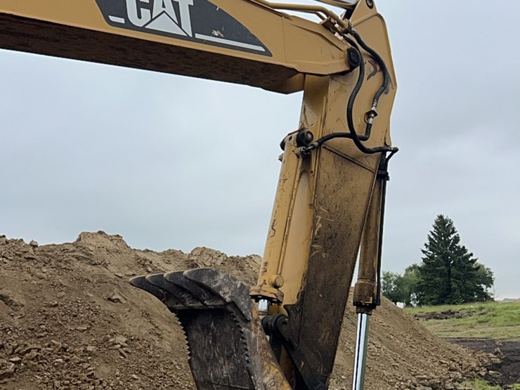 caterpillar-320-image-12